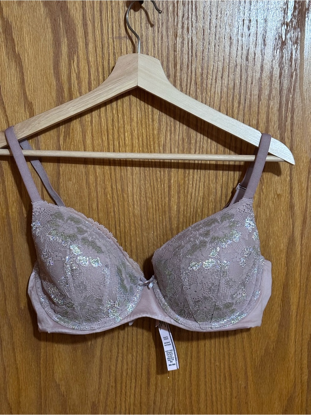Victoria's Secret lined Demi sz 36D Lace Underwire Bra with Metallic Accents